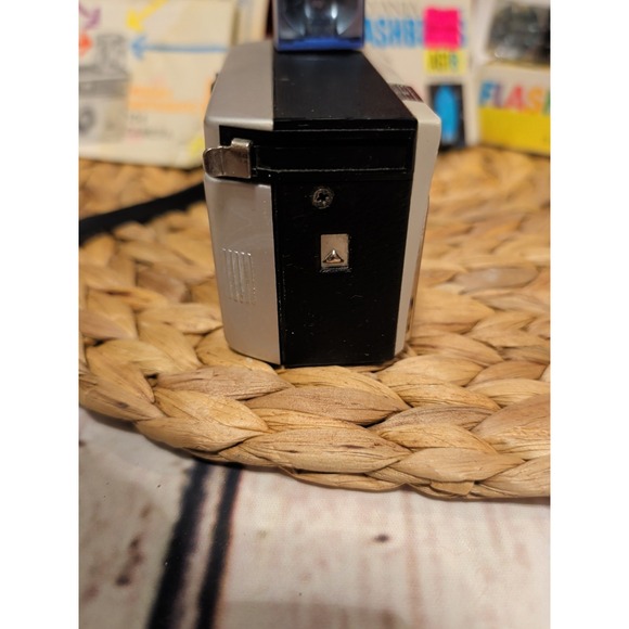 Vintage Kodak Instamatic Camera 104 With Bag And Accessories Not Tested - Picture 6 of 16